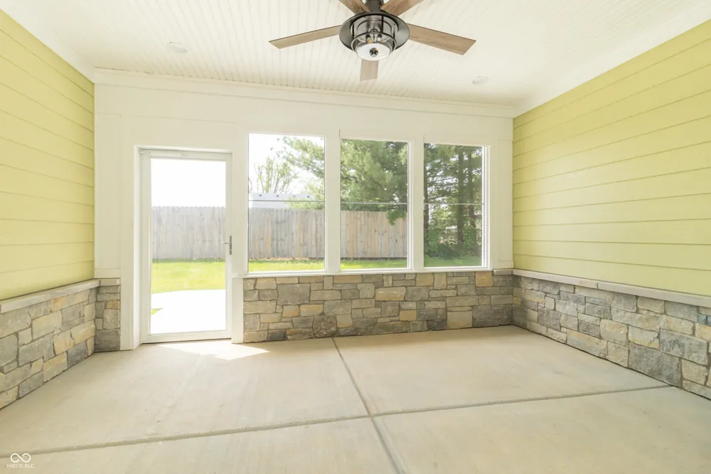 307 Blue River Drive Knightstown, IN 46148