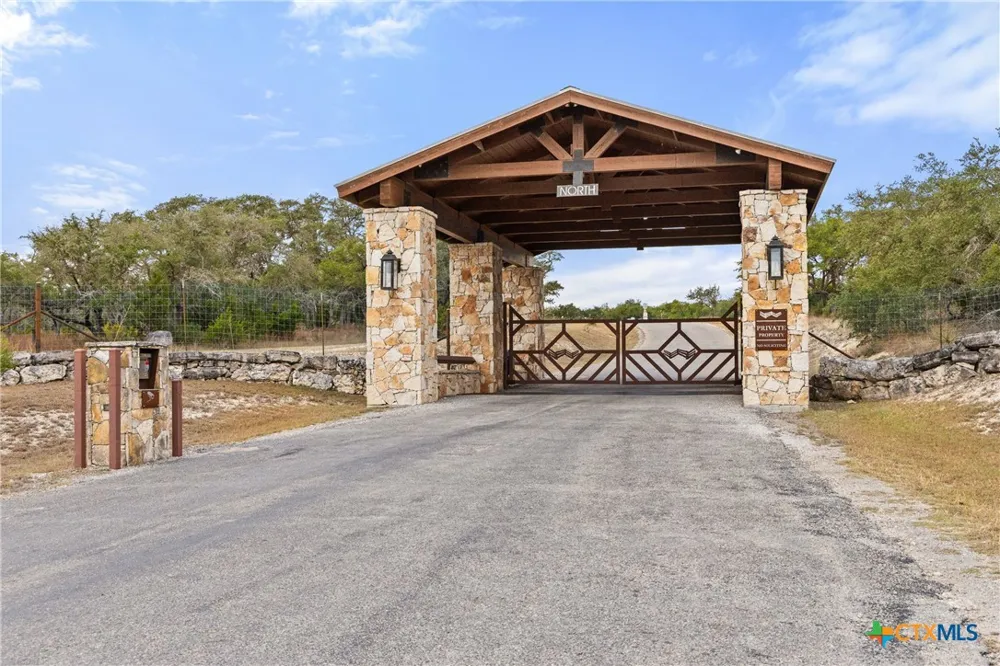1600 Brushy Ridge Trail Blanco, TX 78606