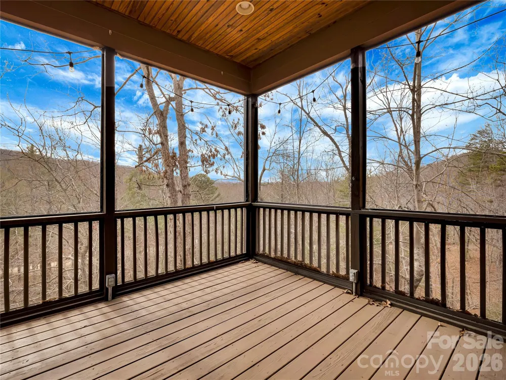 184 Deep Woods Lane Saluda, NC 28773