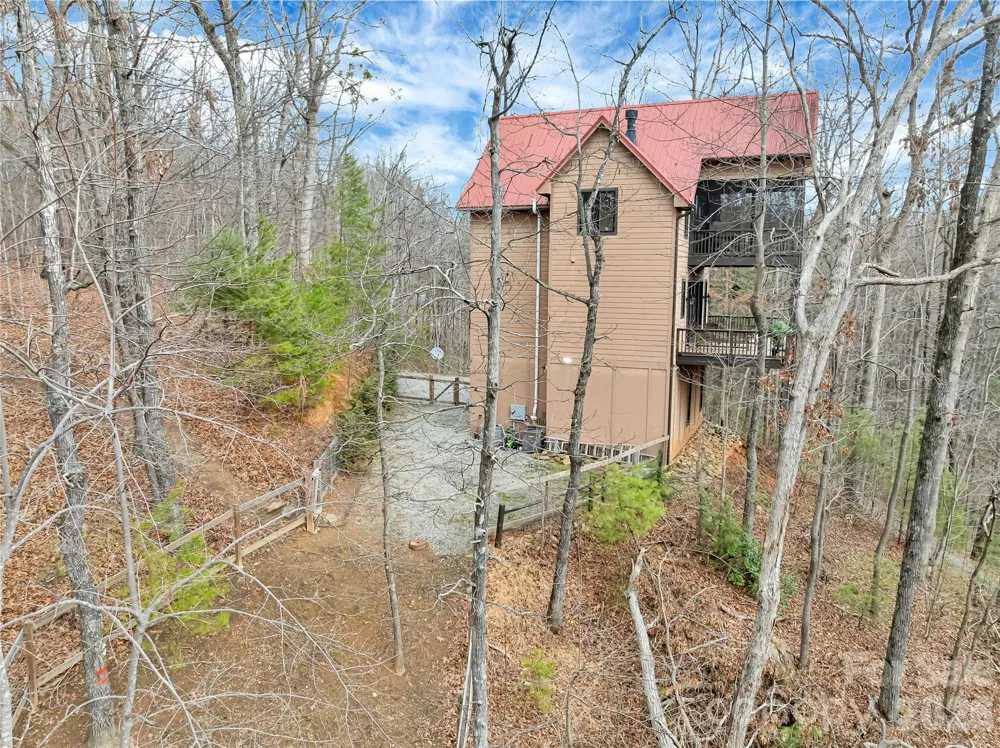 184 Deep Woods Lane Saluda, NC 28773