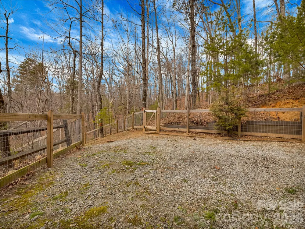 184 Deep Woods Lane Saluda, NC 28773