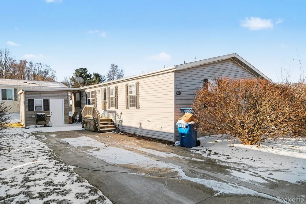 2055 Cedar Circle Vienna Charter Township, MI 48420