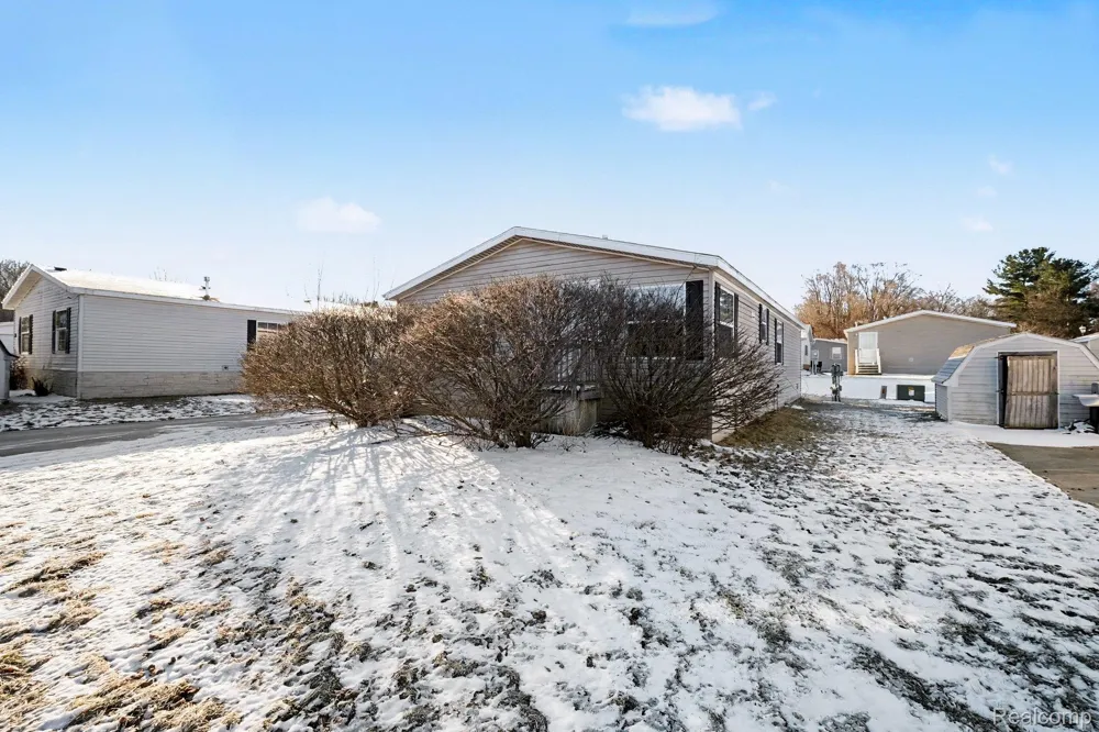 2055 Cedar Circle Vienna Charter Township, MI 48420