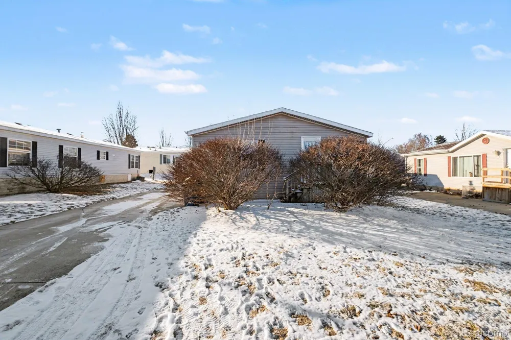 2055 Cedar Circle Vienna Charter Township, MI 48420