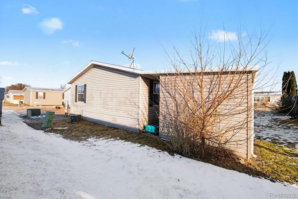 2055 Cedar Circle Vienna Charter Township, MI 48420