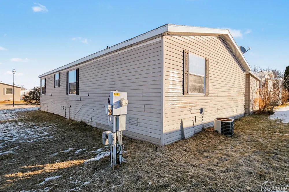 2055 Cedar Circle Vienna Charter Township, MI 48420