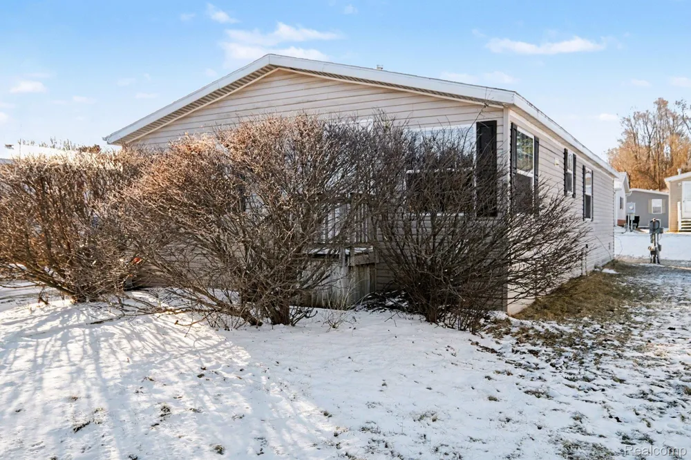 2055 Cedar Circle Vienna Charter Township, MI 48420