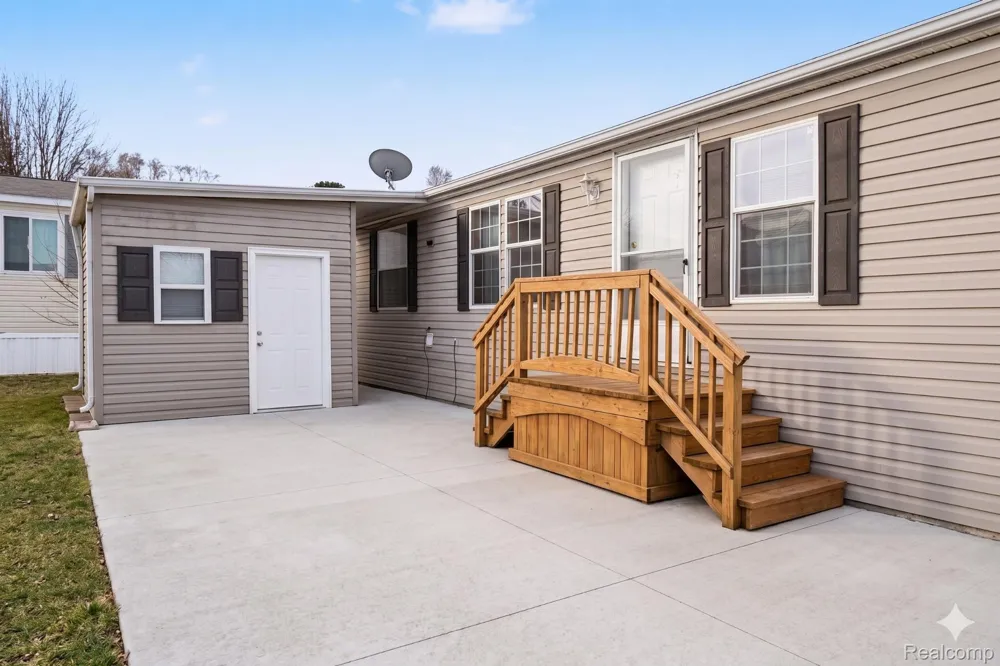 2055 Cedar Circle Vienna Charter Township, MI 48420