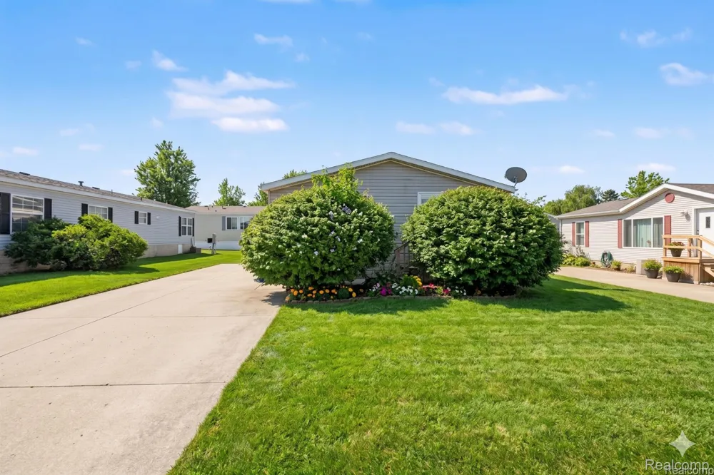 2055 Cedar Circle Vienna Charter Township, MI 48420
