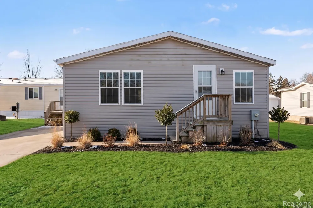 2055 Cedar Circle Vienna Charter Township, MI 48420