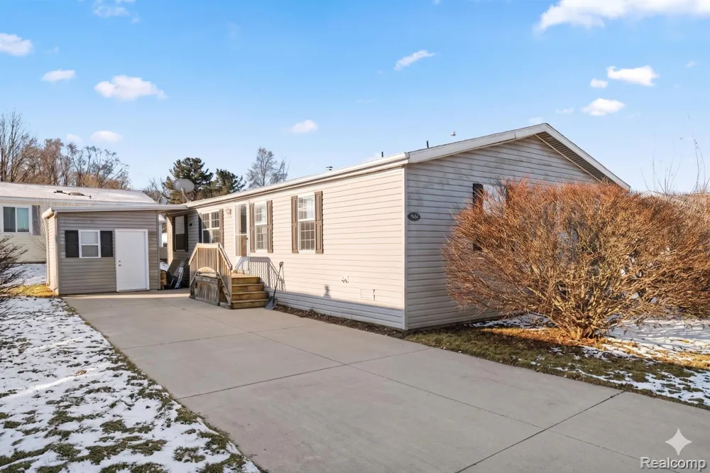 2055 Cedar Circle Vienna Charter Township, MI 48420