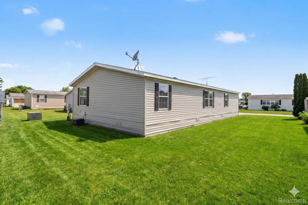 2055 Cedar Circle Vienna Charter Township, MI 48420