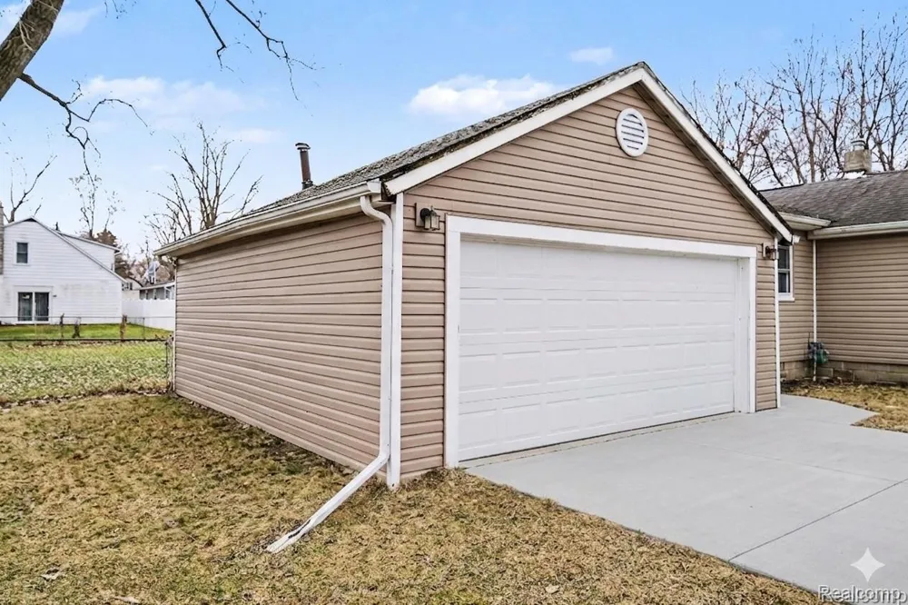 2055 Cedar Circle Vienna Charter Township, MI 48420