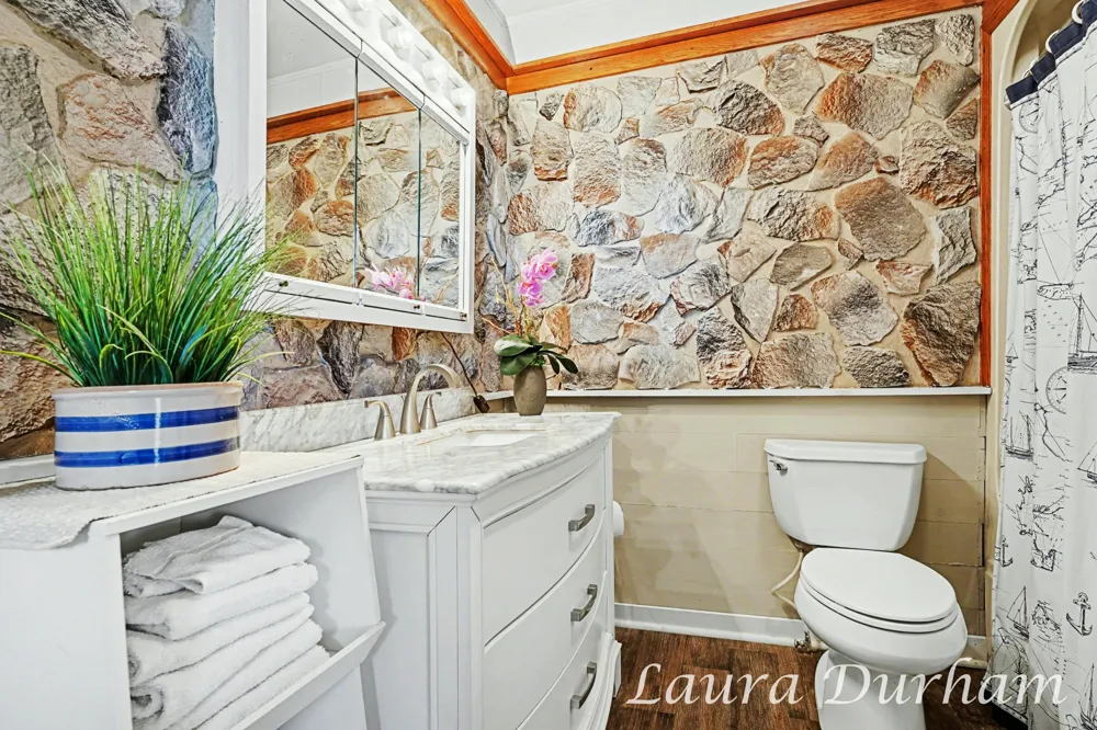 895 Holland Street Saugatuck City, MI 49453