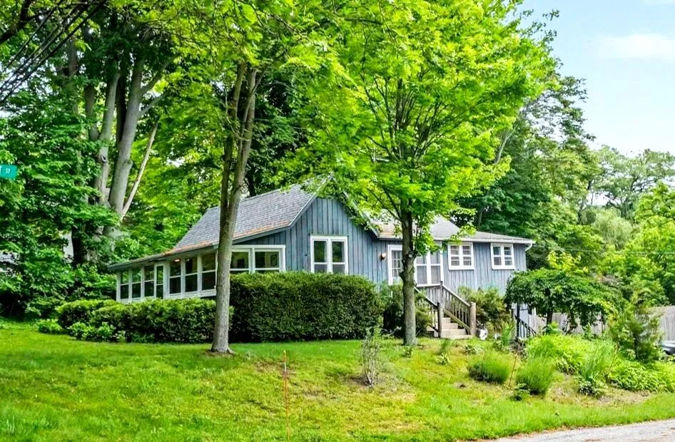 895 Holland Street Saugatuck City, MI 49453