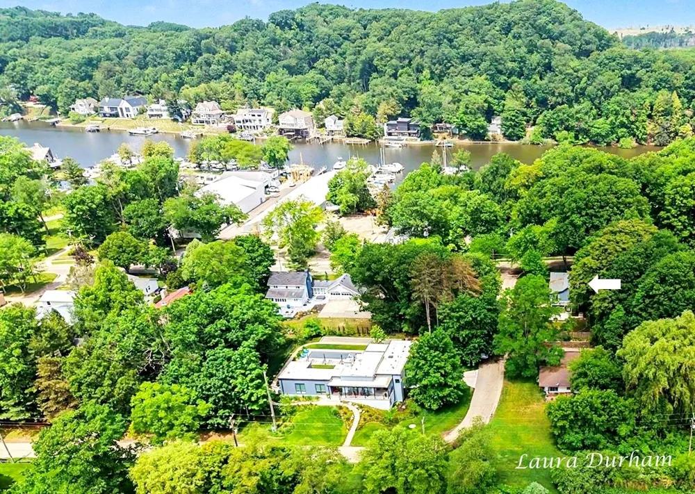 895 Holland Street Saugatuck City, MI 49453