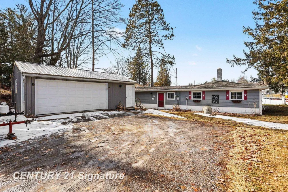 152 Hilda Drive Surrey Township, MI 48622