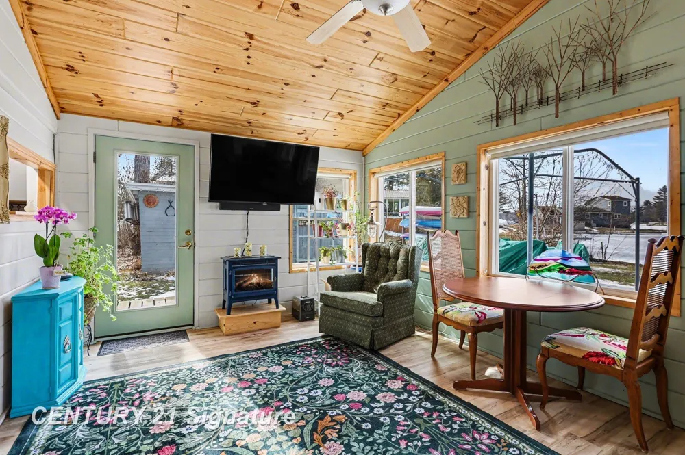 152 Hilda Drive Surrey Township, MI 48622