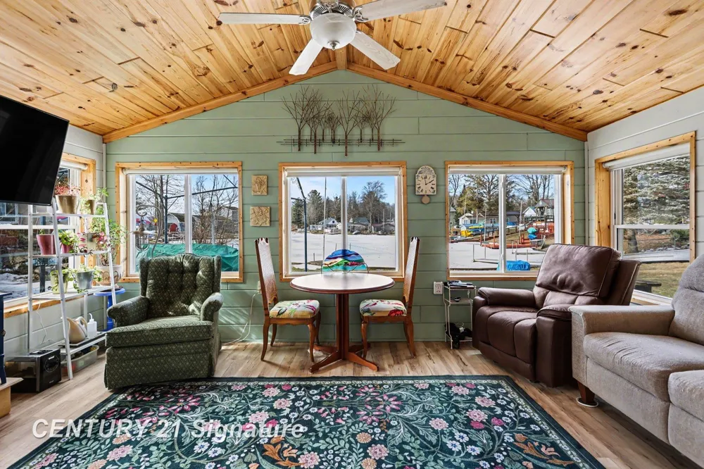 152 Hilda Drive Surrey Township, MI 48622