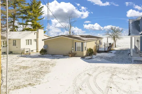 8723 Lakeshore Road
