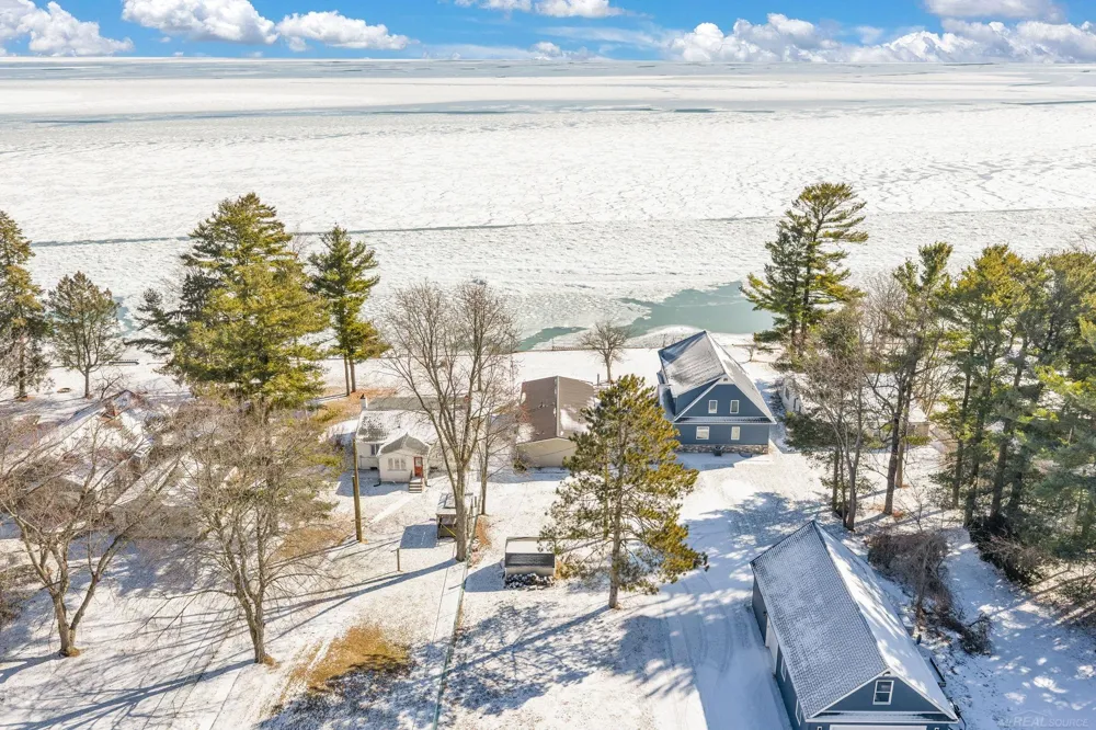 8723 Lakeshore Road Worth Township, MI 48450