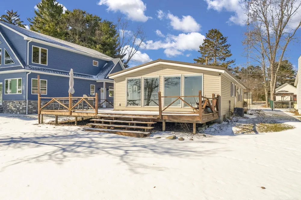 8723 Lakeshore Road Worth Township, MI 48450