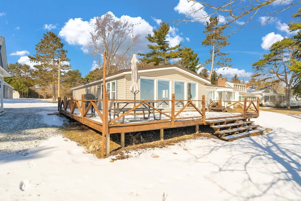 8723 Lakeshore Road Worth Township, MI 48450