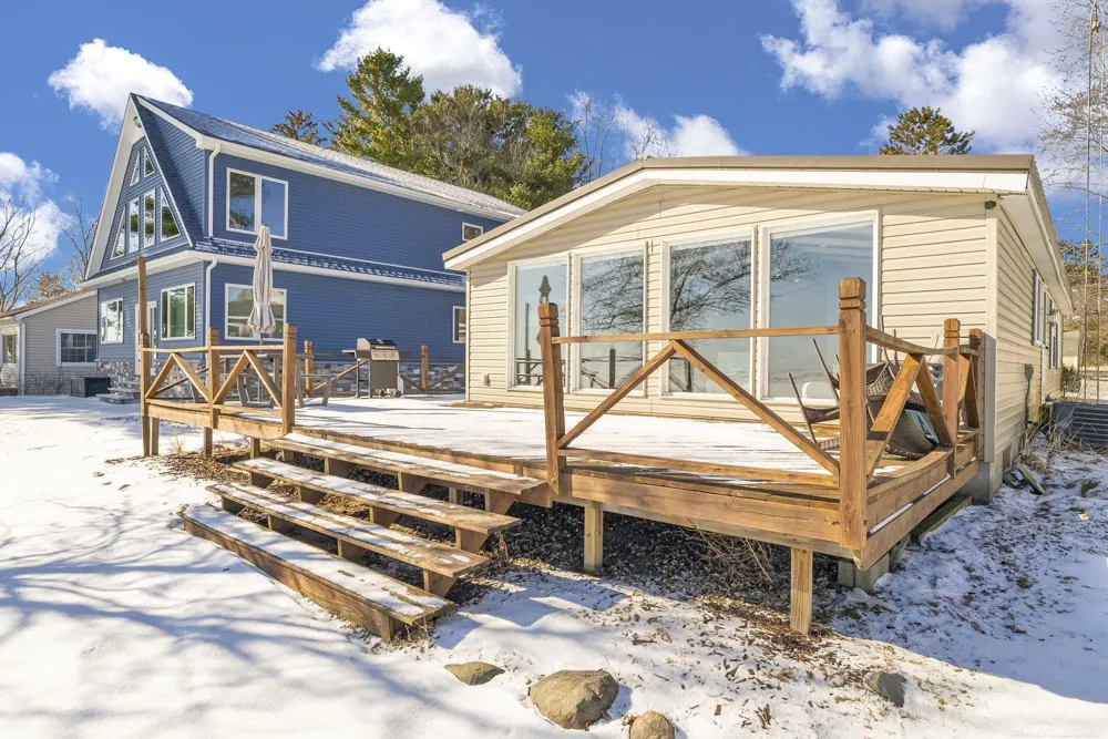 8723 Lakeshore Road Worth Township, MI 48450