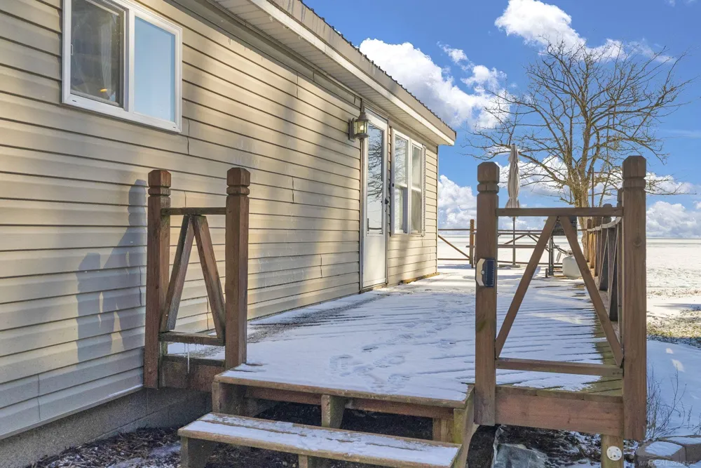 8723 Lakeshore Road Worth Township, MI 48450