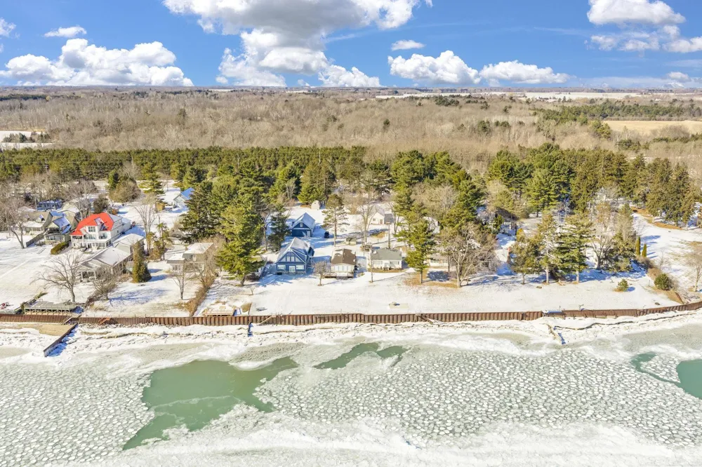 8723 Lakeshore Road Worth Township, MI 48450