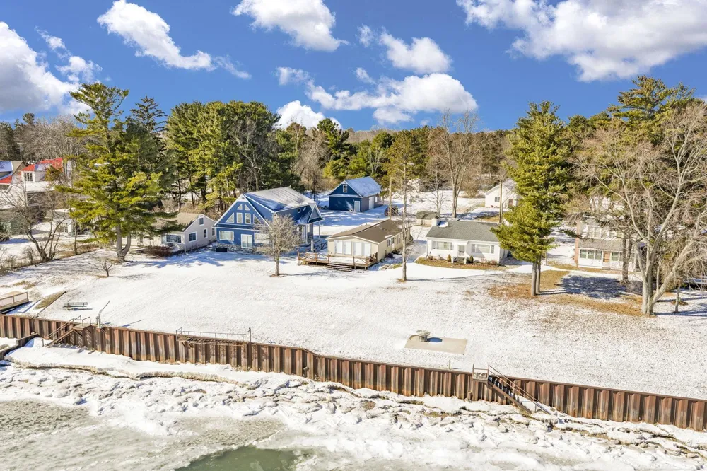 8723 Lakeshore Road Worth Township, MI 48450