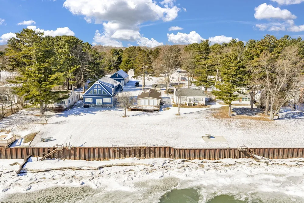 8723 Lakeshore Road Worth Township, MI 48450
