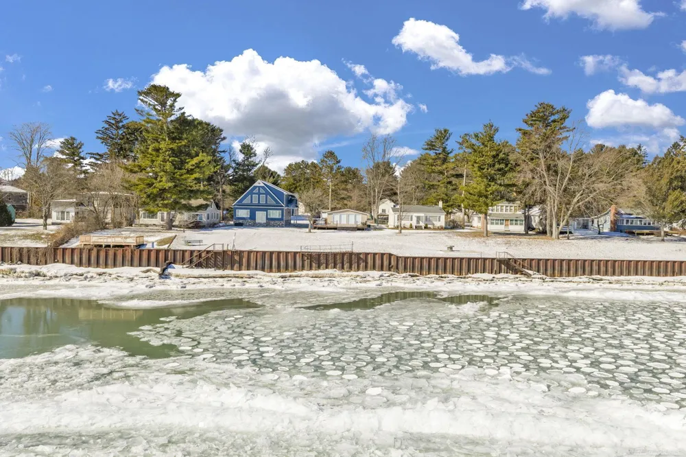 8723 Lakeshore Road Worth Township, MI 48450