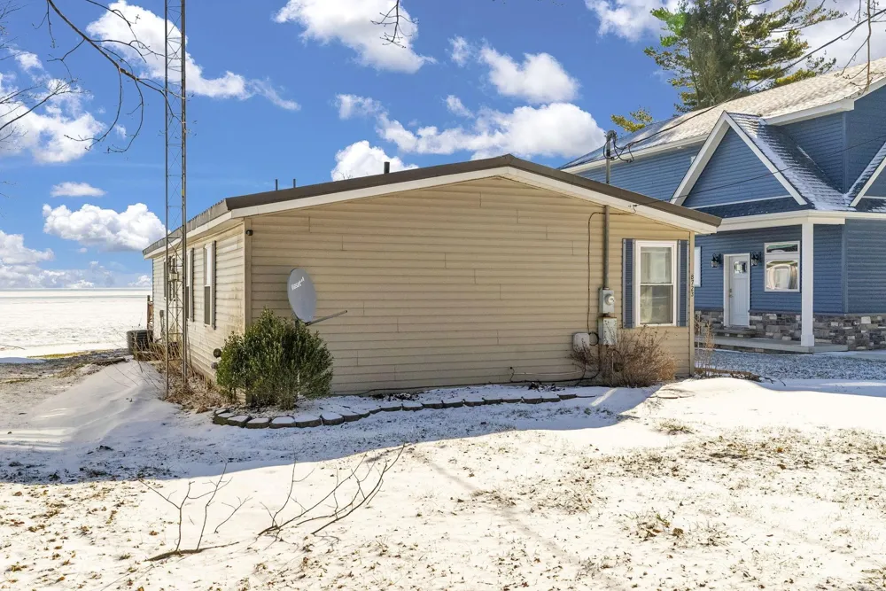 8723 Lakeshore Road Worth Township, MI 48450