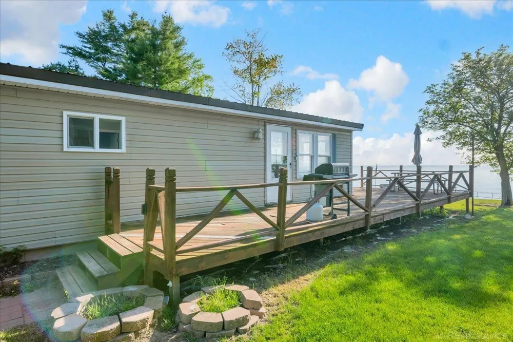 8723 Lakeshore Road Worth Township, MI 48450