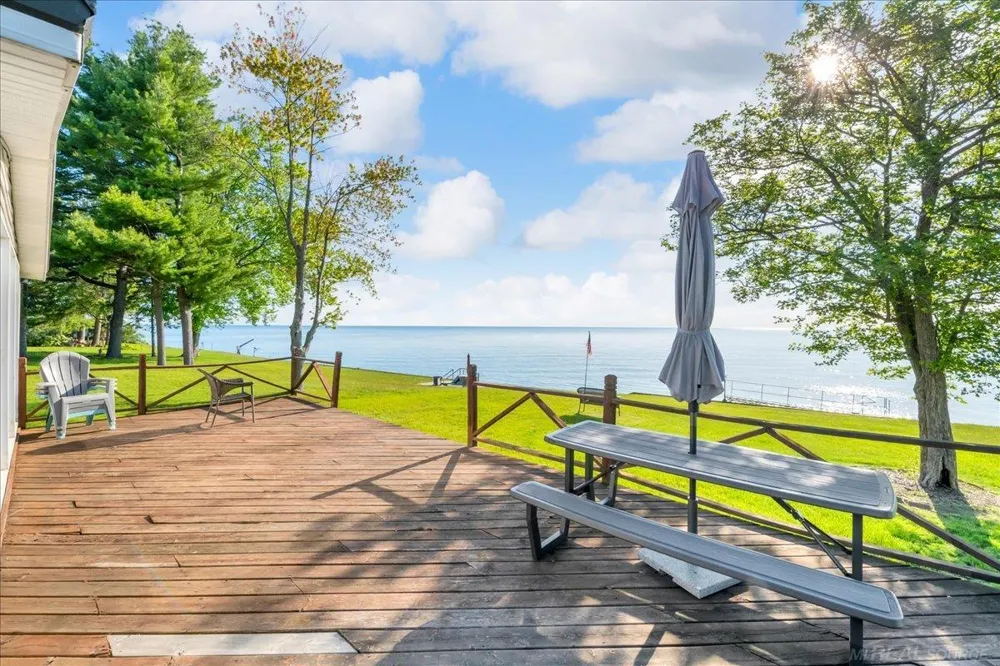 8723 Lakeshore Road Worth Township, MI 48450
