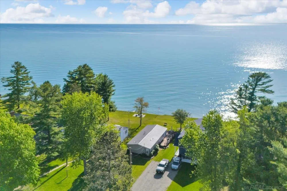 8723 Lakeshore Road Worth Township, MI 48450