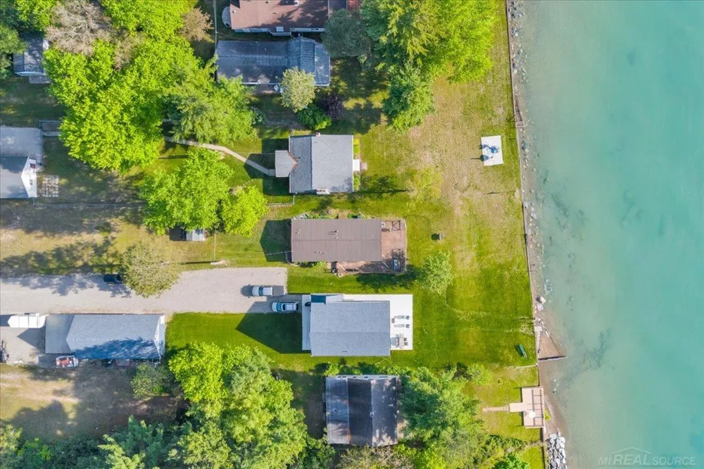 8723 Lakeshore Road Worth Township, MI 48450