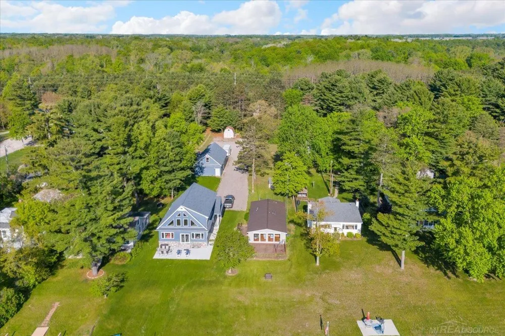 8723 Lakeshore Road Worth Township, MI 48450