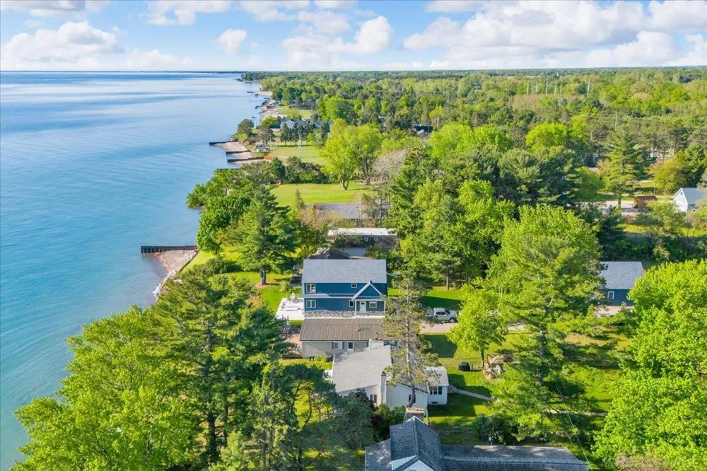 8723 Lakeshore Road Worth Township, MI 48450