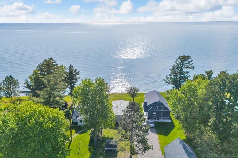 8723 Lakeshore Road Worth Township, MI 48450