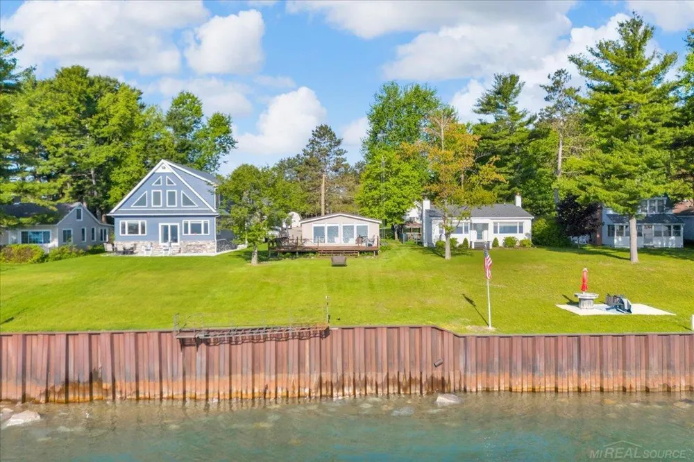 8723 Lakeshore Road Worth Township, MI 48450