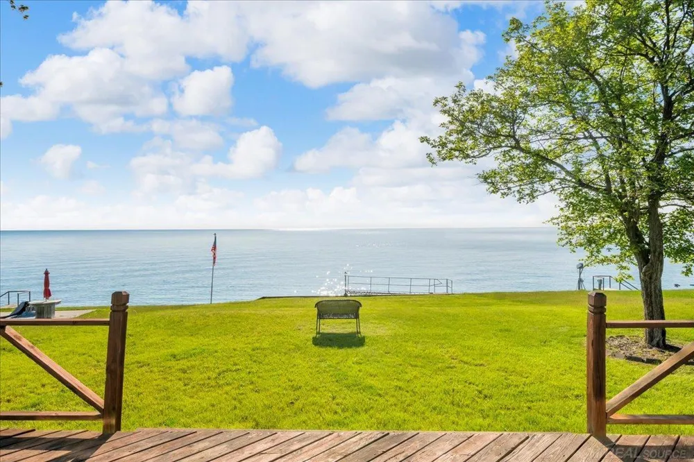 8723 Lakeshore Road Worth Township, MI 48450