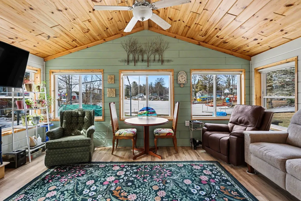 152 Hilda Drive Surrey Township, MI 48622