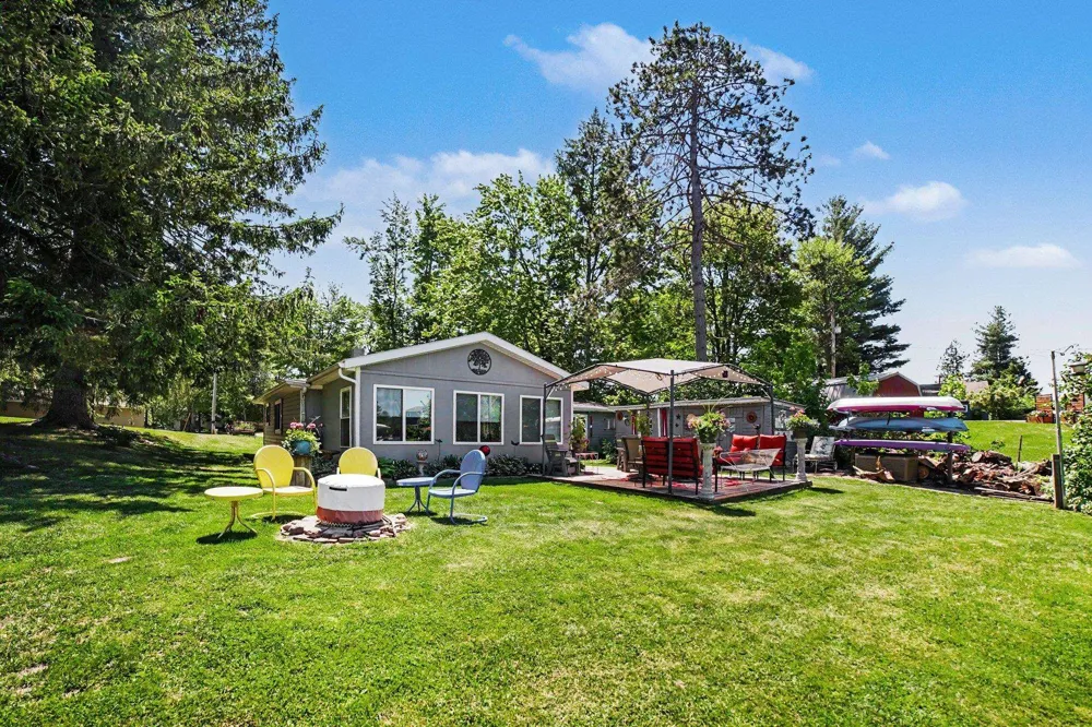 152 Hilda Drive Surrey Township, MI 48622