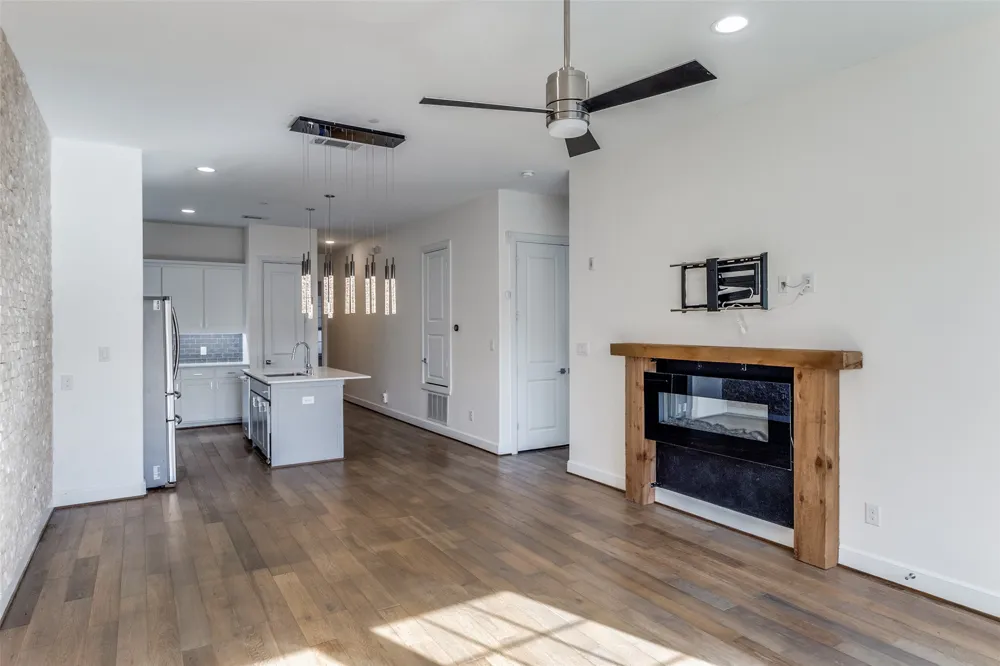 5015 Meridian Lane #1102 Addison, TX 75001