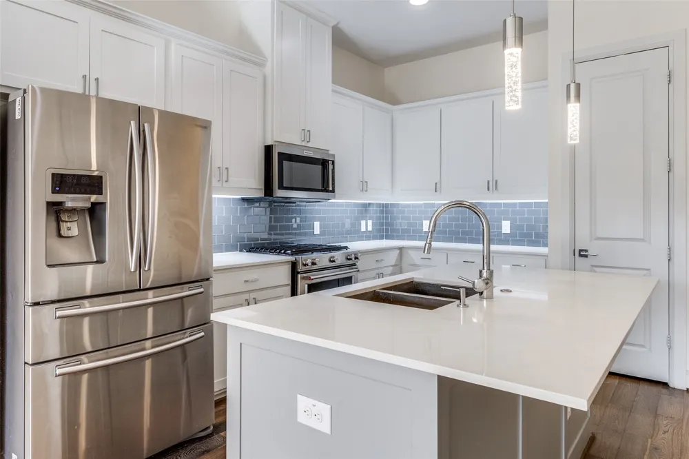 5015 Meridian Lane #1102 Addison, TX 75001