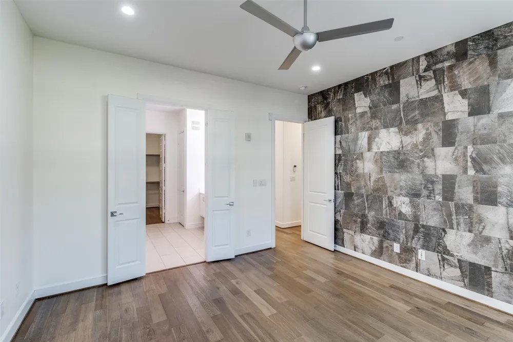 5015 Meridian Lane #1102 Addison, TX 75001