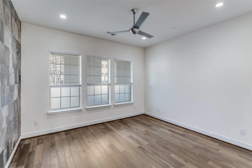 5015 Meridian Lane #1102 Addison, TX 75001