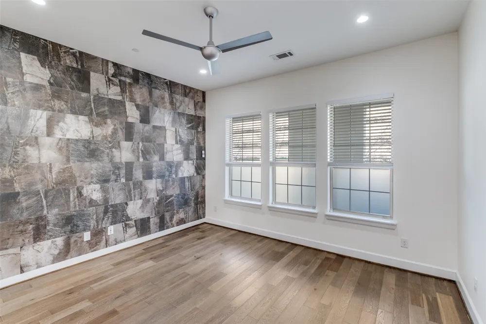 5015 Meridian Lane #1102 Addison, TX 75001